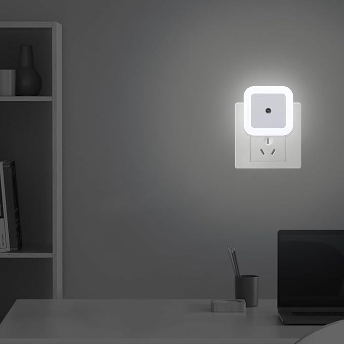 Smart Auto-Dimming Square LED Night Light Bedside Lamp, 0.5W Plug-in - Image 3